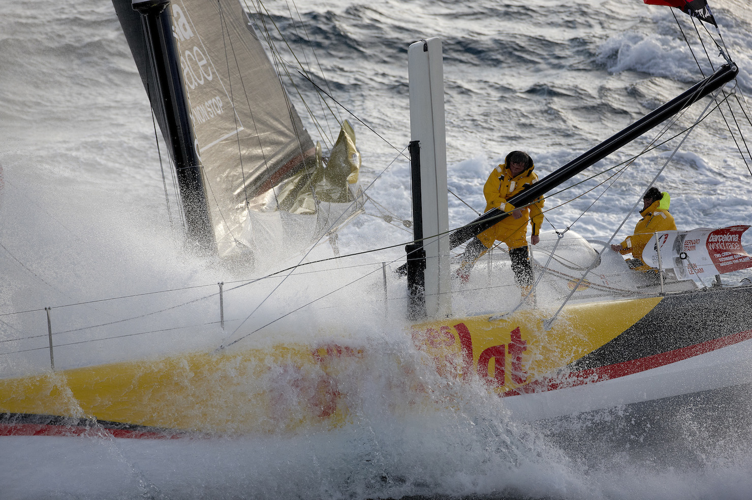 Bernard Stamm(SUI) & Jean Le Cam (FRA) au large de Ouessant à bord de l'IMOCA 60' "CHEMINEES POUJOULAT"